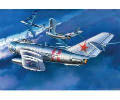 1:72 MIG-17 Fresco Soviet Fighter Carson 787318 500787318