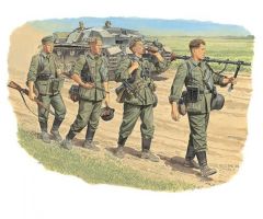 1:35 Wehrmacht Infantry (Barbarossa 41) Carson 6105 540006105