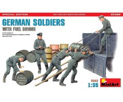 1:35 Fig. Soldaten m. Kraftstofffäs. (5) Carson 35366 550035366