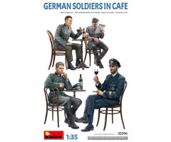 1:35 Fig. Dt. Soldaten im CafÃ© (4) Carson 35396 550035396